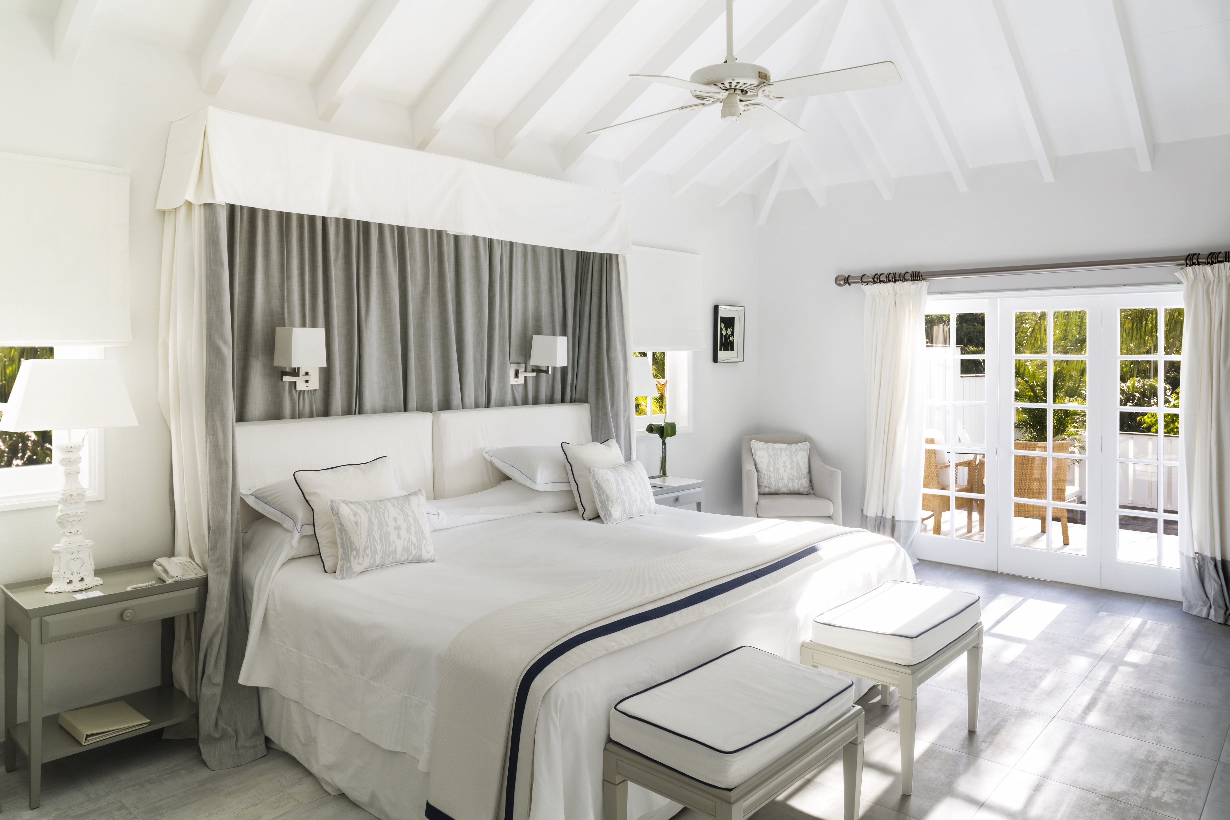 Дизайн спальни в современном стиле карибских островов